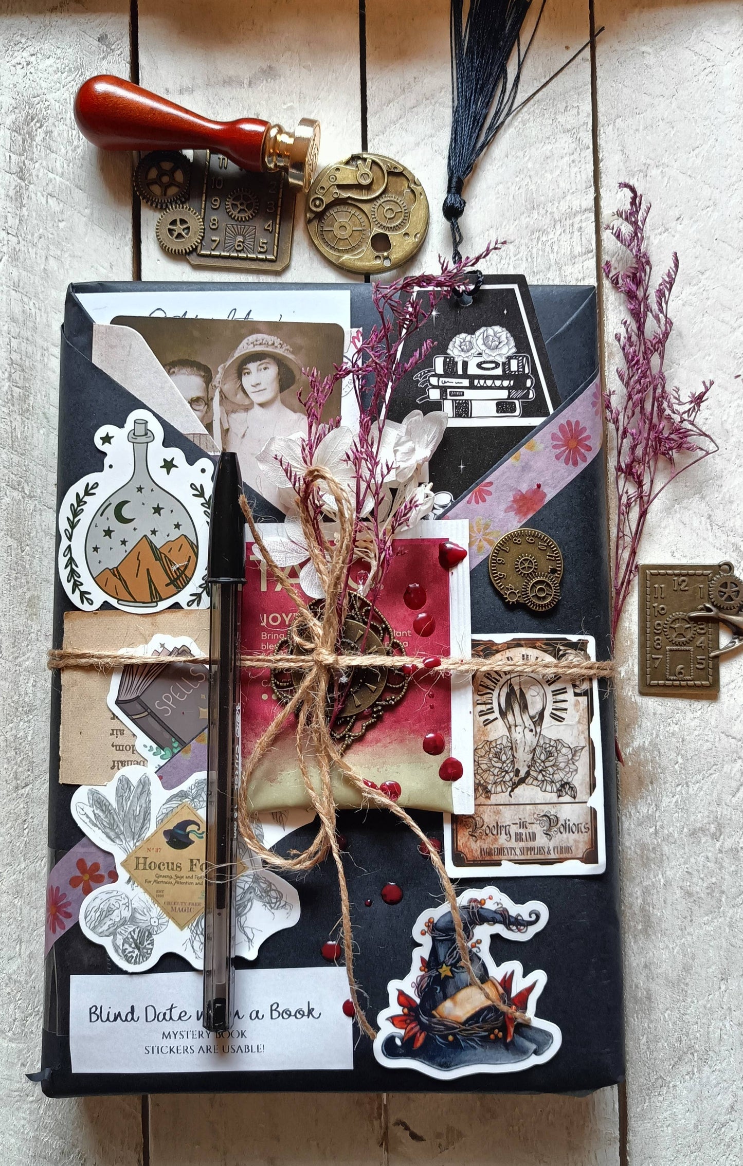 Gothic | Witchy Style | Vintage | Blind Date with a Book