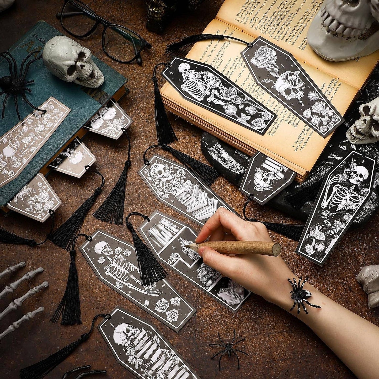 Gothic | Witchy Style | Vintage | Blind Date with a Book