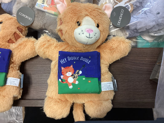 Hey Diddle Diddle Puppet Book