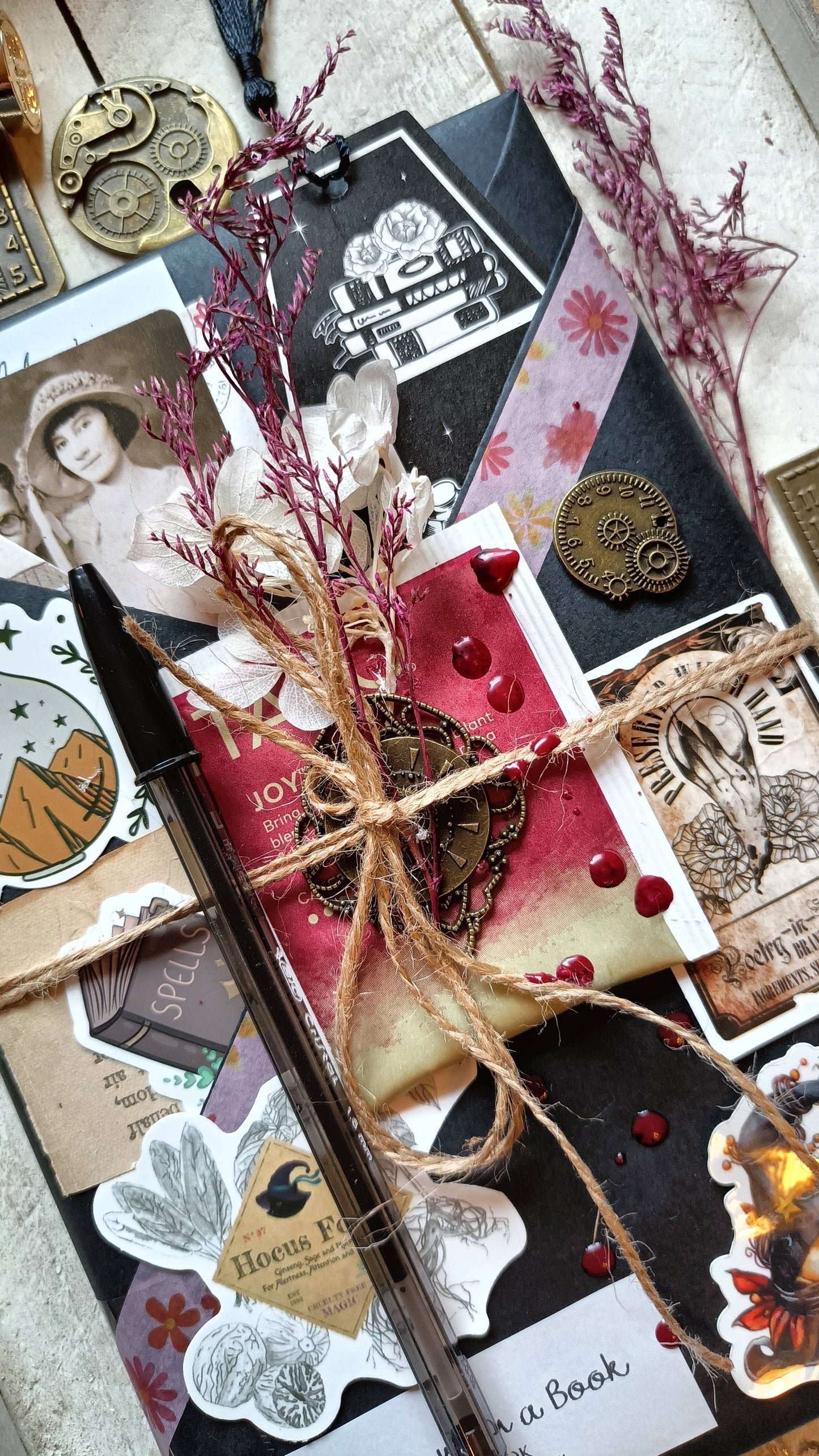 Gothic | Witchy Style | Vintage | Blind Date with a Book