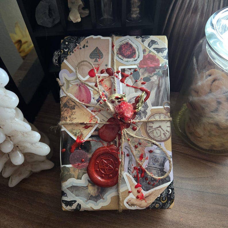 Gothic | Witchy Style | Vintage | Blind Date with a Book